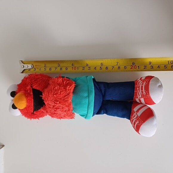 Sesame Street Elmo Hug Plush Toy 9'' - Picture 3 of 4